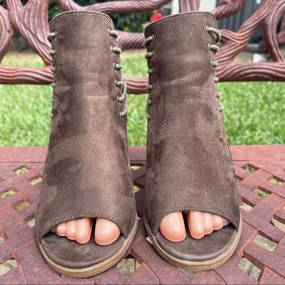 💋BAMBOO Vegan Suede Zip Back Open Toe Ankle Heeled Booties - Picture 4 of 14